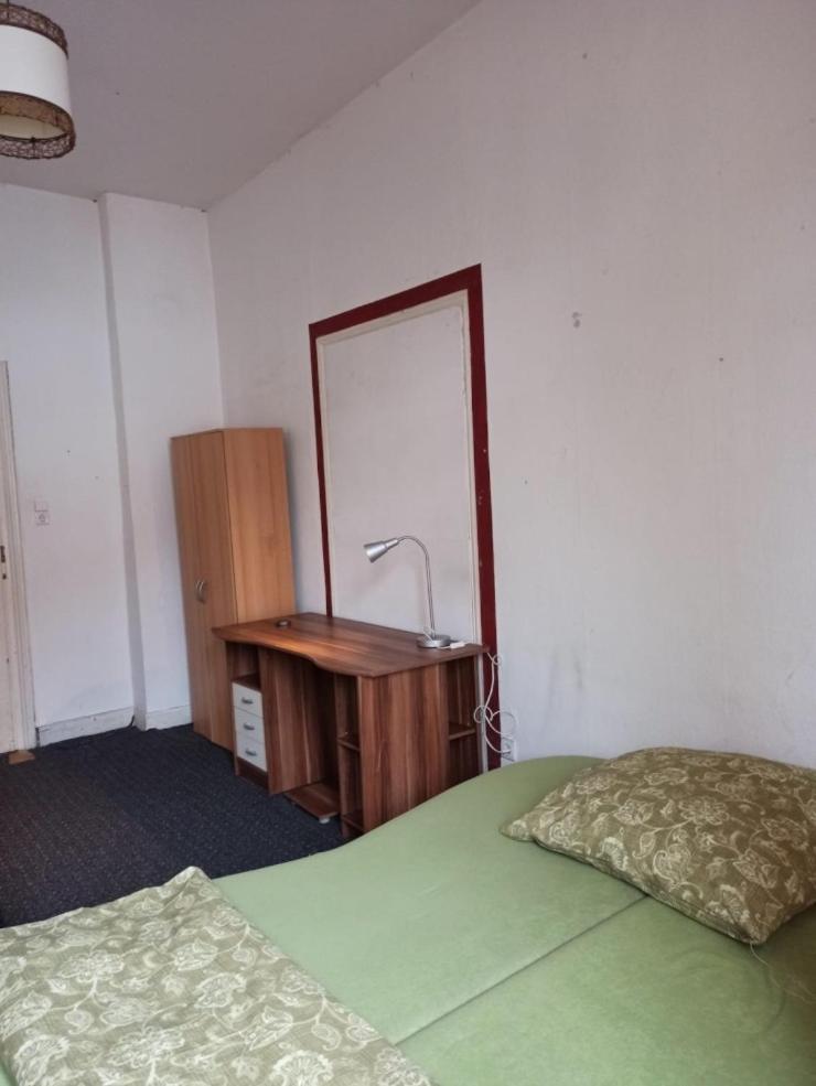 Private In A Shared Apartment, Free Parking *